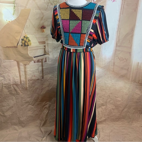 NEW Farm Rio EXTRAORDINARY EMBROIDERED VISCOSE MIDI DRESS IN WARMING STR… - Picture 4 of 14